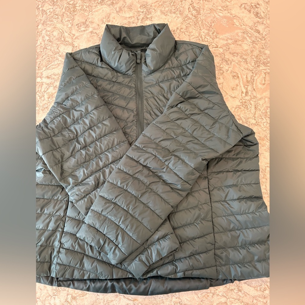 Old Navy Women's Water Resistant Narrow Channel Puffer Jacket Dark Ivy